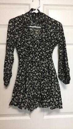 Good pre-owned condition Black & White Floral Long-sleeved Dress. Has a small 2inch splitting seam section near the armpit above the side zipper upon quick inspection of the dress. Zipper is tested and working. Unknown Age. Brand is "Forever 21". Tag says size is "S" (Small). Exact item is pictured above. Approximate Measurements - 26 inches Long - Shoulder to Hem - (Measure top of shoulder straight down to bottom hem)  - 32 inches - Bust - (Measure under armpits across garment and double) - 24 Grunge Long Sleeve Party Dress, Gothic V-neck Dress For Fall, Gothic V-neck Dresses For Spring, Fitted Gothic Floral Print Dress, Black Long Sleeve Vintage Mini Dress, Vintage Black Long Sleeve Mini Dress, Grunge Mini Dress For Spring, Spring Grunge Mini Dress, Grunge Long Sleeve Fitted Dress