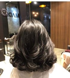 Lob With Layers Thick Hair, Black Layered Hair Short, Shoulder Length Hair Cuts Wavy, Blowout Hair Short Shoulder Length, Shoulder Length Hair Blowout, Haïr Cut For Wavy Hair, Layers On Short Hair, 90s Lob, Short Hair Blowout