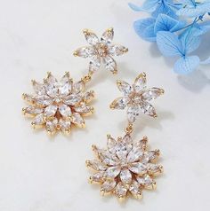 Gold Snowflake Dangle Gauges - Large Gauges - Ear Gauges - 16 mm Gauges 5/8" Gauges - 18mm Gauges 11/16" - 19mm Gauges 3 /4" Gauges #PromGauges #LargeGauges #EarGauges #WeddingGauges #WeddingPlugs #19mmGauges #PromPlugs #BigGauges #VintageStyleGauges #plugs Dangle Gauges, Gold Snowflake, Ear Gauges, Gauges Plugs, Rose Gold Necklace