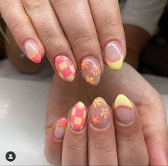 Teen Nails, Spring Break Nails, Retro Nails, Spring Acrylic Nails, Hippie Nails, Cute Simple Nails, Simple Gel Nails, Summery Nails, Girly Acrylic Nails