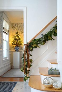 the stairs are decorated with greenery and decorations