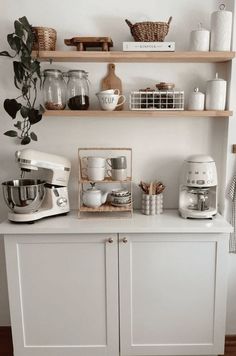 Koffie Stations, Modern Coffee Bar Ideas, Coffee Bar In Kitchen, Coffee Bar Styling, Corner Coffee Bar, Home Coffee Bar Ideas, Modern Coffee Bar, Bar In Kitchen, Coffee Inspiration