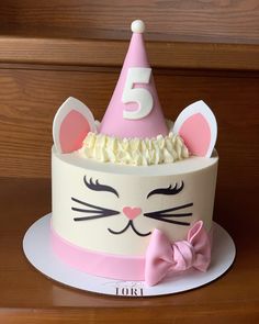 Торт кошка Kitten Cake, Diy Fairy Wings, 1st Bday Cake, Dinosaur Birthday Cakes, Cat Cupcakes, Baby Birthday Cakes