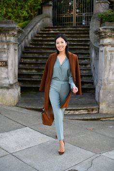 Brown Pants Work Outfit, Teal Outfits, Pijamas Women, Work Chic, Professional Attire, Business Outfit, Brown Coat, Casual Work Outfits, Work Wardrobe