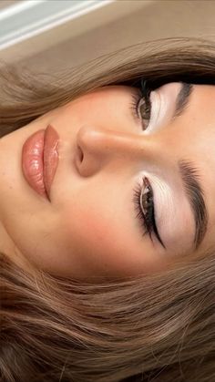 Maquillage On Fleek, Mekap Mata, 20 Makeup, White Eyeshadow, Beauty Vibes, Barbie Makeup, Night Beauty, Swag Makeup, Smink Inspiration