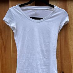 Basic White V-Neck T-Shirt Feels Brand New No Flaws Comfortable Soft Fabric All Prices Are Negotiable Model Sizing Reference: Tops/Jackets: S-M Pants: S, W25-27 Height: 5’5” White V-neck T-shirt For Everyday, White Cotton Short Sleeve V-neck Top, Cotton Stretch V-neck Short Sleeve Top, White Cotton V-neck Top With Short Sleeves, White Cotton V-neck Short Sleeve Top, Casual White Stretch V-neck Top, Fitted White Cotton V-neck Top, Casual White Fitted V-neck Top, White Short Sleeve V-neck Top For Everyday