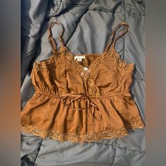 Nwt American Eagle Chocolate Brown Lacy Camisole. Size M. Smoke Free Home. Spring Brown Camisole, Brown Spring Camisole, Brown Summer Camisole Cami, Brown Tank Vest Top, Brown Cami Top For Spring, Brown Summer Vest Top, Brown Vest Top For Summer, Brown Summer Camisole, Brown Spaghetti Strap Top For Summer