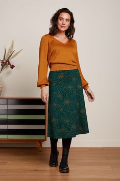 Trui met V-hals. Lange ballonmouwen met manchetten. Geribbelde boorden. Glitter knit. Stretch. Midi Flare Skirt, Viscose Dress, Blouse Sale, King Louie, Skirt And Blouse, Juno, Blazer Dress, Jacket Sale, Skirts For Sale