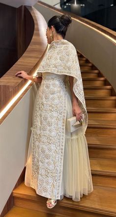 Mini Dress Outfit, White Mini Dress Outfit, Dress Graduation, Outfit Night, Mode Abaya, Elegant Dresses Classy, Dress With Sleeves, Arab Fashion