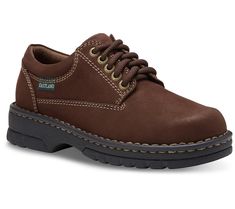 The timeless Plainview oxford delivers exceptional comfort and versatile casual style any time of year. From Eastland. Casual Brown Oxfords For Fall, Casual Style, Fashion Shoes, Oxford, Loafers, Leather