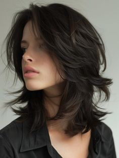 Curtain Bangs Side Profile, Haircuts For Medium Hair With Layers, Curtain Bangs Dark Hair, Haircut Medium Length Layers, Thick Hair Curtain Bangs, Grunge Layered Hair, Curtain Bangs Medium Hair Curly, Mid Length Hair With Face Framing Layers, Long Layers Medium Length Hair