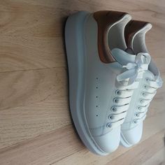 Nwt Saw Some Sneakers From Designer Alexander Mcqueen. Smoke And Pet Free Home Luxury White Lace-up Platform Sneakers, Shoes Alexander Mcqueen, Mcqueen Shoes, Alexander Mcqueen Sneakers, Mcqueen Sneakers, Alexander Mcqueen Shoes, Alexander Mcqueen, Alexander, Pet