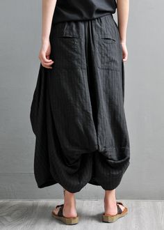 Black Asymmetrical Elastic Waist Pockets Pants Skirt SummerFabric: Cotton 45%, Linen 55%Size & Fit: This garment fits true to size.Length: Size 5XL measures 34.32"from waist to hem.Waist:Fitted - elastic waist allows stretch Hip: Loosely Fitted. room for hips. Hand Wash Cold.