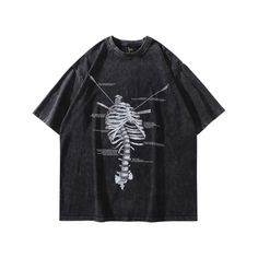 The Skeleton Tee is a must-have for those who appreciate simplicity and unity. It showcases something we all have in common with a professional touch. Get ready to make a statement without saying a word. Techwear Shirt, Skeleton Fashion, Tee Shirt Homme, Streetwear Y2k, Skull Print, Streetwear Women, Mens Streetwear, Patterned Shorts, Styl Vintage