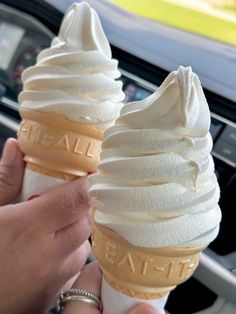 Vanilla Soft Serve, Cone Ice Cream, Food To Try, Yummy Ice Cream, Soft Serve Ice Cream, Ice Cream Cones, Awesome Food