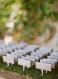 rows of place cards sitting on top of green grass