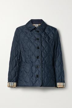 Burberry's jacket is the perfect layering piece for transitional weather - it's insulated with 37.5® thermoregulation technology, so you never feel too warm. It's made from quilted shell in a slightly loose silhouette and lined with label's signature check, a glimpse of which can be seen at the rolled cuffs. Navy Quilted Coat Outfit, Burberry Quilted Jacket, Fall Winter Capsule Wardrobe, Capsule Wardrobe Checklist, Burberry Outfit, Secret Dress, Winter Capsule Wardrobe, Sweater Trends, Favorite Skincare Products