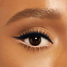 Natural Makeup Look With Eyeliner, Eyeshadow For Double Lid Eyes, Awake Eyes Makeup, Brown Eyes Colored Eyeliner, Navy Blue Mascara, Classy Halloween Makeup, 1950s Eye Makeup, Subtle Blue Eyeshadow Looks, Low Eyeliner