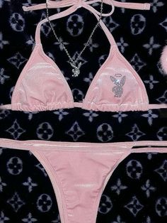 Pink play boy bakini , lv Striper Outfits, 00s Mode, Swimsuits Outfits, 2000s Fashion Outfits, Cute Bathing Suits, The Perfect Guy, Cute Swimsuits, Cute Bikinis, Swimsuit Set