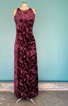 90s Maroon Dress, 90s Bridesmaid Dresses, Dessert Oc, Velvet Dress 90s, Outfits Shifting, Homecoming Inspo, Floral Beaded Dress, Embossed Velvet, Squirrel Girl