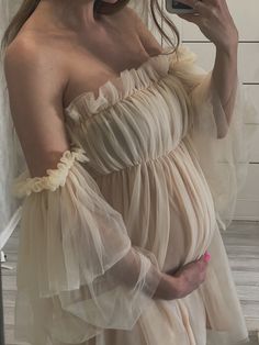 Беременность aesthetics материнство Hot Pregnancy Outfits, Designer Aesthetics, Aesthetic Dress Outfit, Fashion Designer Aesthetics, Fashion Outfits Summer, Pregnant Fashion, Cute Maternity Dresses, Fashion Maternity, Pregnancy Fashion