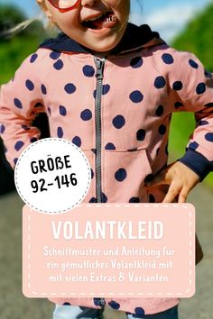 Das Volantkleid ist für Sommersweat und Jersey ausgelegt und kann mit langen oder kurzen Ärmeln genäht werden. Außerdem sind für beide Varianten Puffärmel enthalten. Für den Halsausschnitt gibt es ein Halsbündchen und auch einen Beleg. Zusätzlich gibt es noch eine Eingrifftasche die mit aufgenäht werden kann. Das perfekte Kleid für Frühling und Sommer! Hier kommst du direkt zum Schnittmuster. #lybstes #mädchenkleider #schnittmuster Baby Set, Shirt Dress