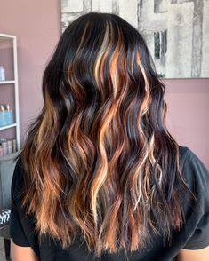 absolutely loved how this look came out 🖤🤎🧡💛🤍 • • • • • Dm or text to book 🫶 • • • • • #chunkyhighlights #chunkyhaircolor #blondehighlights #copperhighlights #redbrownhighlights #brownhighlights #burnhair #hairtransformation #hairtrends #straighthair #curlyhair #wavehair #dallasstylist #dallashair #dallashairstylist #dfwstylist #altstyle #alt #altfashion #y2kstyle #y2k #y2khair Dark Wavy Hair With Highlights, Wavy Hair With Highlights, Red Brown Highlights, Dark Wavy Hair, Tortoiseshell Hair, Hair Colour Design