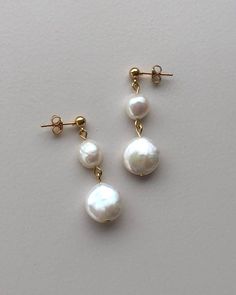 Black Pearl Earrings, Black Pearls, Types Of Earrings, Earring Sets, Pearl Dangle Earrings, Pearl Earrings Dangle, Delicate Rings, Bijoux Diy, Online Stores