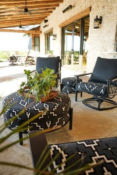 two chairs and a ottoman in front of a building