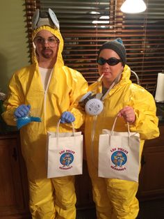 Breaking Bad Halloween Costume, Breaking Bad Halloween, Unique Halloween Costumes For Couples, Breaking Bad Costume, Worst Costume, Costumes For Couples, Halloween Costumes To Make, Clever Halloween Costumes