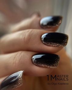 Glitter Nails With Black Tips, Black Wedding Nails Bridesmaid, Black Nails Gold Accent, Dark Wedding Nails For Bride, Black And Gold Wedding Nails, Black And Gold Nails Short, Black Wedding Nails For Bride, Nails Glitter Accent, Nails Glitter Tips