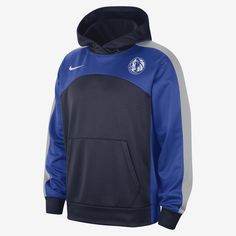 Suit up like your squad's starting 5 in this Mavericks hoodie. Nike Therma-FIT technology helps keep you warm, whether you're getting buckets in cold weather or heading to the game. Dallas Mavericks, Suit Up, Mens Activewear, Team Spirit, Graphic Hoodie, Men's Nike, Graphic Hoodies, Screen Print, Pocket Pouch