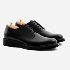 Dunham Derbies – Beckett Simonon Masculine Oxfords With Rubber Sole, Masculine Leather Shoes For Work, Derby Outfits, Mens Boots Fashion, Warm Blanket, Wide Shoes, Tassel Loafers, Cheap Shoes, Suede Shoes