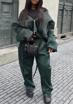 Tokyo Aesthetic Outfit, Culture Magazine, Streetwear Fashion Women, The Culture, Looks Style, Lookbook Outfits, Streetwear Outfit, Winter Fashion Outfits, Rwby