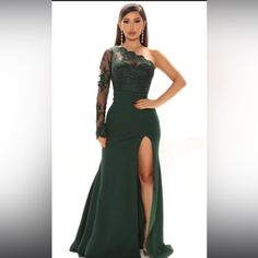 Brand New With Tags Size Large From Fashion Nova Fashion Nova Prom Dresses, Velvet Homecoming Dress, Burgundy Sequin Dress, Emerald Green Gown, Dresses Emerald Green, Fancy Gown, Sequins Gown, Blue Sequin Dress, Fancy Gowns