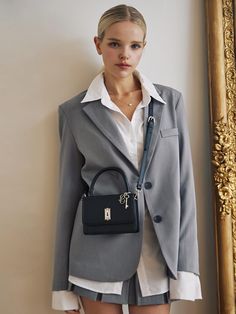 Composition : Italian cowhideColor : BlackCountry of Origin : Republic of Korea Business Shoulder Bag With Metal Hardware And Double Handle, Chic Top Handle Shoulder Bag With Silver-tone Hardware, Formal Shoulder Flap Bag With Metal Hardware, Workwear Top Handle Flap Bag With Metal Hardware, Leather Satchel Box Bag With Silver-tone Hardware, Chic Business Satchel With Metal Hardware, Square Flap Bag With Detachable Handle For Office, Business Bag With Silver-tone Hardware And Double Handle, Professional Bag With Silver-tone Hardware And Double Handle