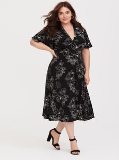 Black Floral Jersey Knit Midi Dress - A flattering black midi dress highlights your figure without being clingy with its wrinkle-free jersey knit fabric that maintains its shape for an essential work to weekend alternative. Being Clingy, Studio Knit, Full Figure Fashion, Ribbed Sweater Dress, Plus Size Womens Clothing, Knit Midi, Knit Midi Dress, Deep Black, Plus Size Dress