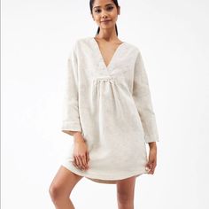 Size Small/8. But Can Fit Medium As It Is Oversized Fit. Good Length, V Neck Opening In The Front. 100% Linen In An Off White/Cream Colored. The Go To Summer Dress. I Wish It Fit Me! Relaxed Fit V-neck Tunic For Fall, Casual V-neck Linen Dress For Brunch, Casual V-neck Tunic For Daywear, Spring Linen Dress For Brunch With Relaxed Fit, Spring Brunch Linen Dress In Relaxed Fit, Spring Brunch Linen Dress With Relaxed Fit, Spring Brunch Linen Dress Relaxed Fit, Effortless Dresses For Day Out, Fall Beach Tunic With V-neck