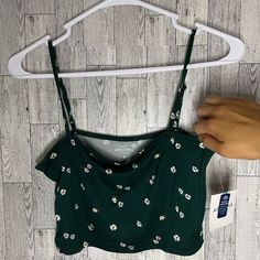 Nwt Size M Super Soft Summer Staple Piece Casual Green Printed Crop Top, Green Printed Casual Crop Top, Green Floral Print Casual Crop Top, Casual Green Floral Print Crop Top, Soft Summer, Arizona Jeans, Summer Staples, People Shopping, Lace Tank Top