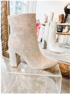 Black Friday is Starting Early! Get 50% off these perfectly sparkly and perfect for new years booties! And don’t forget the rest of the store is 30% off! Use code ThankLinny at checkout! Hurry in, offer is good while supplies last only! Please note, only one per customer! #CuteBoots #ThanksgivingSale #ThanksgivingFlashSale #HalfOff #50Off #ThanksgivingDeal #ThanksgivingSteal #LinnyJsCloset #ShopLinnyJs #BlackFridayDeals #DoorBusterDeals Downtown Nashville Outfits, Prom Shoes High Heels, Nashville Outfits Spring, Hoco Shoes, Reception Shoes, Pretty Boots, High Heels Boots, Nashville Outfits, Boots Western