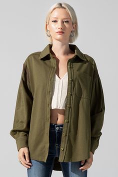 front Olive Green Button Up Shirt Outfit, Cropped Button Up Shirt Outfit, Olive Green Shirt Outfit, Green Shirt Outfits, 10 Item Wardrobe, Button Down Outfit, Denim Shirt Outfit, Office Fits, Cropped Button Up Shirt