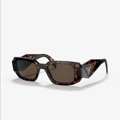 Prada Tortoise Sunglasses, Prada Pr 17ws, Prada Glasses, Fashion Leaders, نظارات شمسية, Sunglasses Brown, Brown Lens, Tortoise Shell Sunglasses, Stylish Glasses