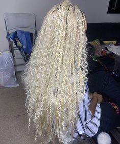 Platinum Blonde Braids With Beads, Platinum Goddess Braids, Blonde Braids Black Roots, White Goddess Braids, Blonde Bohemian Box Braids, Blonde Goddess Knotless Braids, Blonde Twist Braids, Blonde Goddess Box Braids, Blonde Braids With Curls