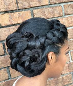 Fro Hairstyles, Twist Updo Hairstyles, Modern Updos, Knot Updo, Black Updos, Latest Hairstyles For Ladies, Black Brides Hairstyles, Twist Updo, Chic Hair