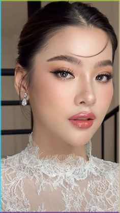 Asian Pageant Makeup, Low Visual Makeup, Graduation Pic Makeup, Graduation Photo Makeup, Korean Graduation Makeup, Makeup Graduation Hijab, Korean Wedding Makeup Look, Make Up Wisuda Korean Look, Thai Makeup Looks Wedding