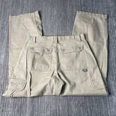 Vintage 90s Levis Loose Fit Silver Tab Khaki Multiple Pocket Skater Grunge Emo 1990s Fashion Tan Cargo Pants 34 Waist Mens Condition:  Excellent Used Condition  = No Flaws Measurements: Please see photos above for all measurements IF YOU BUY TWO OR MORE ITEMS USE THE CODE BUNDLE @ CHECK TO SAVE 20% WE SHIP WITHIN 24 HOURS AFTER PURCHASE! Please be aware that we do not offer free returns!! The Buyer is responsible for the cost of the return label. Follow us on TikTok & Instagram @findsnostalgic a Vintage Cargo Pants With Cargo Pockets For Outdoor, 90s Style Straight Leg Bottoms With Pockets, Vintage Straight Leg Bottoms With Multiple Pockets, 90s Style Full Length Cargo Pants With Side Pockets, 90s Style Full-length Pants With Side Pockets, 90s Full-length Pants With Side Pockets, Vintage Straight Leg Pants With Multiple Pockets, Vintage Outdoor Bottoms With Cargo Pockets, Tan Cargo Pants