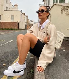 Blazer Mid 77 Outfit, Nike Blazers Outfit, Skirt Labuh, Adrette Outfits, Tennis Skirt Outfit, Skater Girl Outfits, 여름 스타일, Neue Outfits