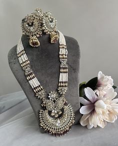 Plz let us know within 24hrs of receiving item if there is any issue with it and post within 7days of delivery. This listing comprises of a Beautiful Rani Haar Jewellery Set! The pic shown is of the real product and you will receive exactly what Is shown in the pic. So plz buy with confidence 😊 Many thanks for visiting my shop snd hope you could find the perfect set to suit the occasion x Any Questions? Plz Ask? Traditional Chandbali Earrings With Dangling Beads, Traditional Chandbali Jewelry With Dangling Beads, Silver Beaded Chandbali Bridal Necklace, Traditional Beaded Chandbalis For Festive Occasions, Silver Beaded Jewelry For Puja, Beaded Chandbali Bridal Necklace, Traditional Kundan Necklace With Dangling Beads, Festive Chandbali Kundan Necklace With Dangling Beads, White Chandbali Jewelry Sets For Puja