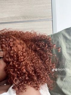 Cinnamon Hair, Dyed Curly Hair, Sleek Ponytail Hairstyles, Honey Brown Hair, Brown Hair Dye, Colored Curly Hair, Dyed Natural Hair, Natural Curls Hairstyles, Pretty Hair Color