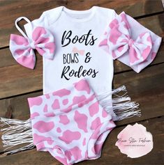 Cute Pink Onesie For Gender Reveal, Fitted Pink Cotton Diaper Cover, Western Baby Clothes, Country Baby Girl, Outfit Cowgirl, Pink Cow Print, Rodeo Outfit, Baby Clothes Country, Outfit Western